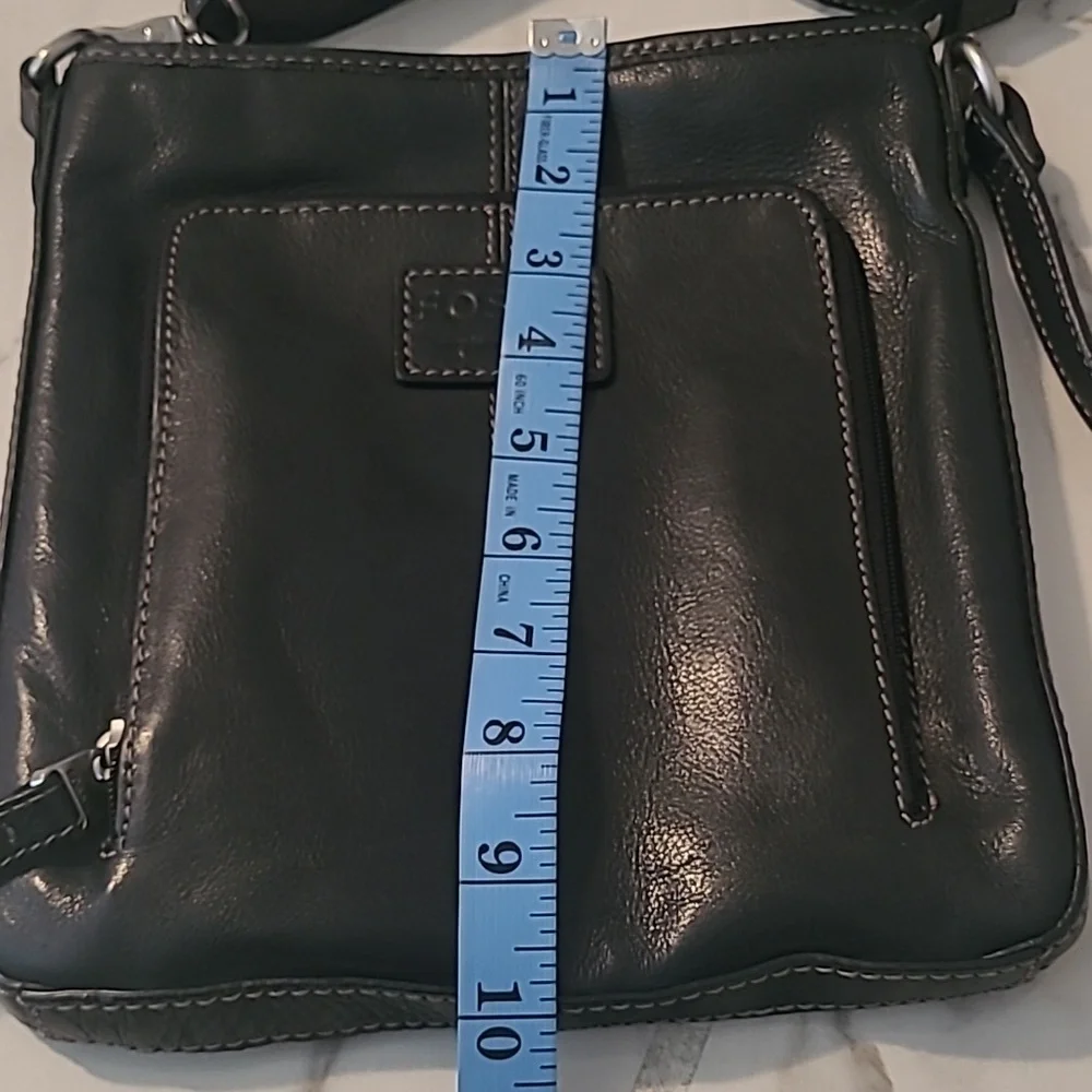 Fossil Cross Town Black Leather Slim Crossbody Messenger Bag Errands Practical